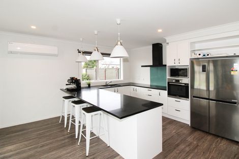 Photo of property in 2 Routhan Way, Carterton, 5713