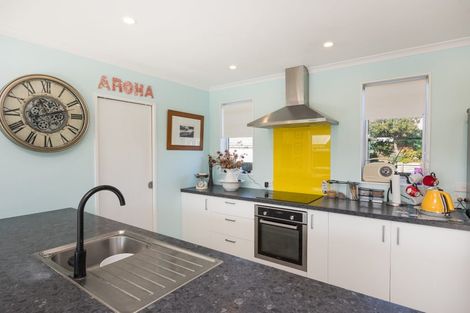 Photo of property in 69 Nash Parade, Foxton Beach, Foxton, 4815