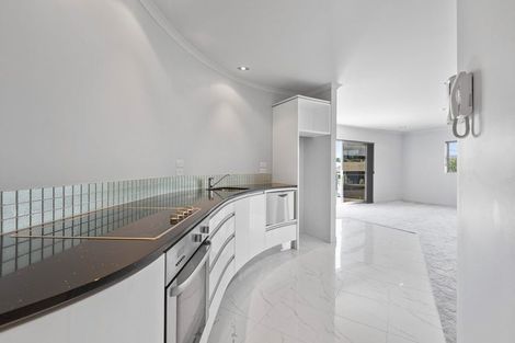 Photo of property in 18 Roy Terrace, Moturoa, New Plymouth, 4310