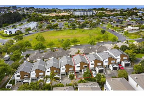 Photo of property in 5/14 Fields Parade, Oteha, Auckland, 0632