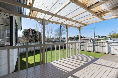 Photo of property in 2/8 View Road, Papakura, 2110