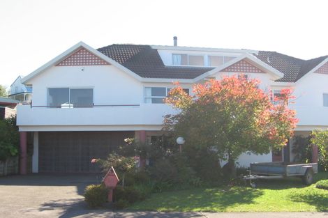 Photo of property in 10 Oakpark Place, West Harbour, Auckland, 0618
