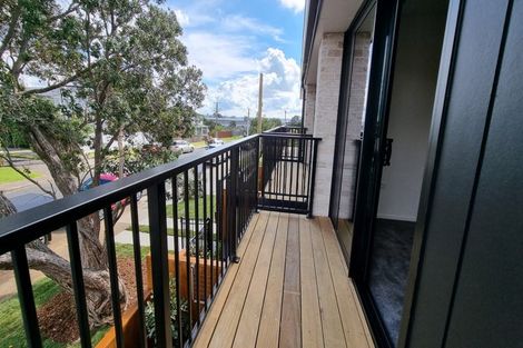 Photo of property in 3/137 Tirimoana Road, Te Atatu South, Auckland, 0602