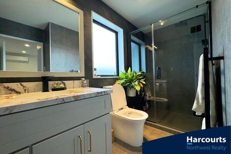 Photo of property in 10 Mahinga Place, Massey, Auckland, 0614