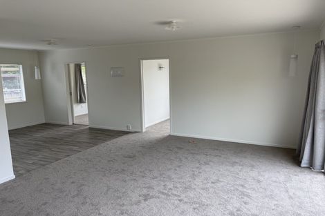 Photo of property in 24 Walton Street, Red Beach, 0932