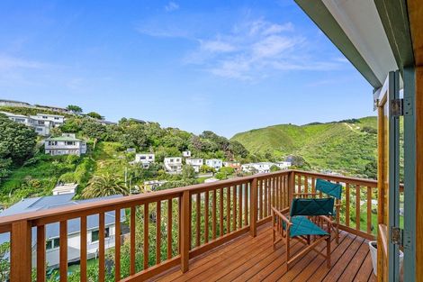 Photo of property in 1 Frobisher Street, Island Bay, Wellington, 6023