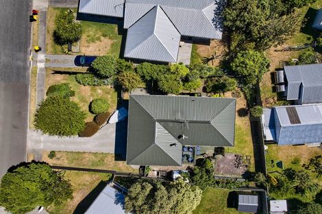 Photo of property in 8 Ross Grove, Paraparaumu, 5032