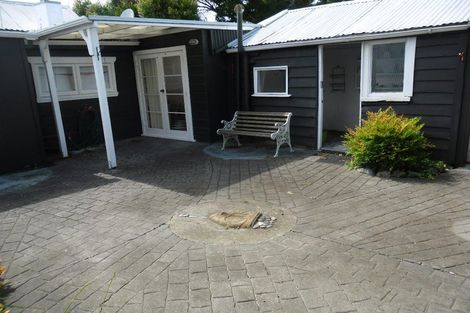 Photo of property in 2 Chaucer Road, Hospital Hill, Napier, 4110
