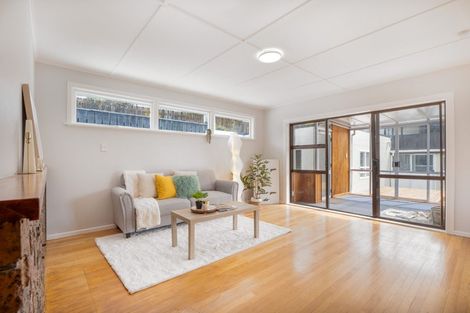 Photo of property in 31 Beazley Avenue, Paparangi, Wellington, 6037