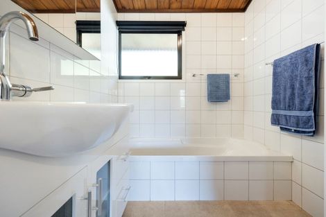 Photo of property in 15 Esmae Place, Dinsdale, Hamilton, 3204