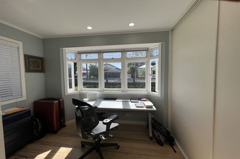 Photo of property in 11 Ocean View Road, Milford, Auckland, 0620