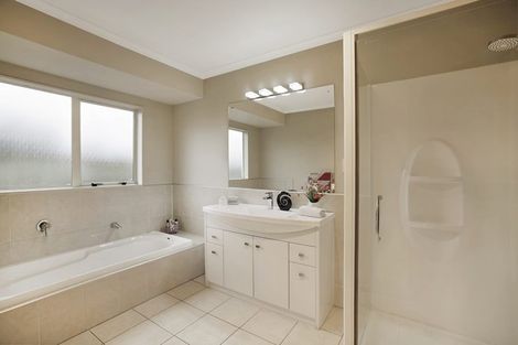 Photo of property in 15 Monash Place, Flat Bush, Auckland, 2016