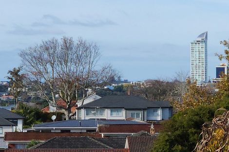 Photo of property in 1/33 Quebec Road, Milford, Auckland, 0620