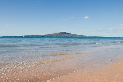 Photo of property in 2/6 Saint Leonards Road, Hauraki, Auckland, 0622