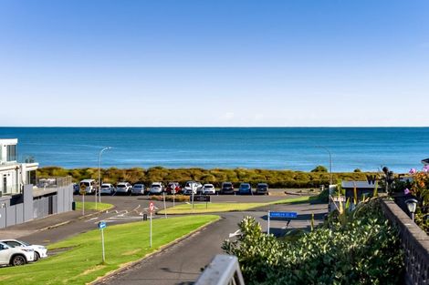 Photo of property in 1 Mclean Street, Strandon, New Plymouth, 4312