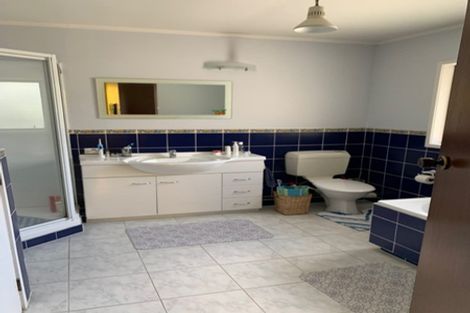 Photo of property in 2/22 Mariposa Crescent, Birkenhead, Auckland, 0626