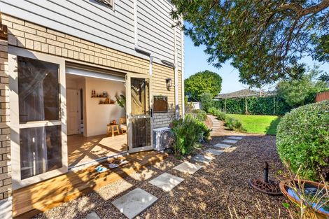Photo of property in 3 Zefiro Drive, Massey, Auckland, 0614