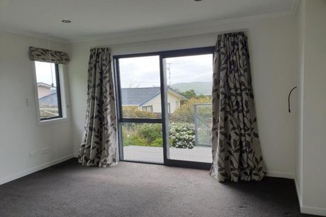 Photo of property in 20 Parkinson Close, Whitby, Porirua, 5024