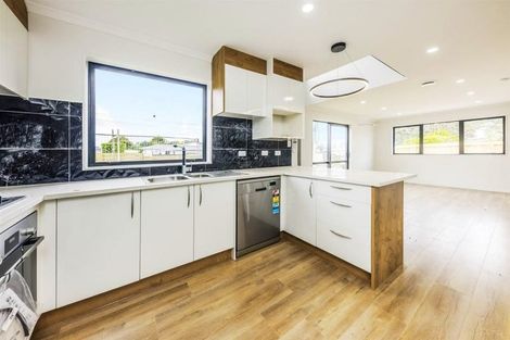 Photo of property in 6a Christmas Road, Manurewa, Auckland, 2102