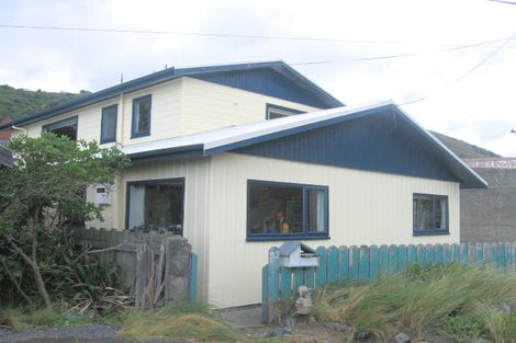 Photo of property in 82 The Esplanade, Houghton Bay, Wellington, 6023