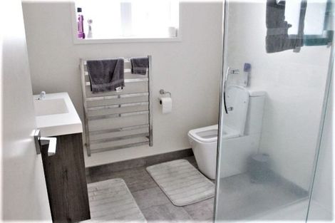 Photo of property in 11 Quibray Place, Botany Downs, Auckland, 2010