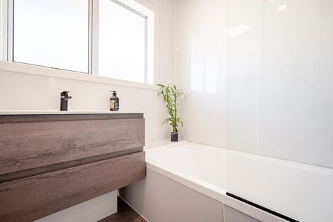 Photo of property in 31 Horton Place, Avondale, Christchurch, 8061