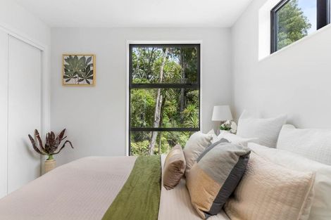 Photo of property in 40 Tokai Place, Glen Eden, 0602