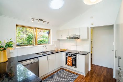 Photo of property in 42 Deuxberry Avenue, Northcote, Auckland, 0627