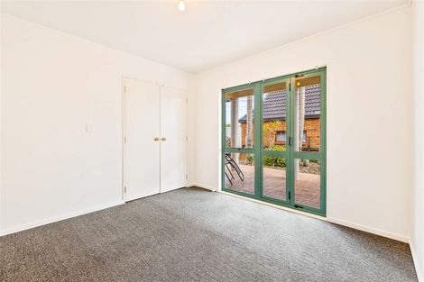 Photo of property in 122 Beach Road, Te Atatu Peninsula, Auckland, 0610