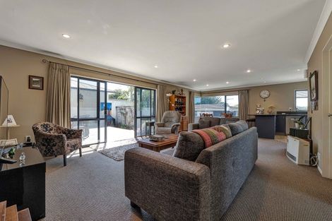 Photo of property in 30 Moulton Street, Moturoa, New Plymouth, 4310