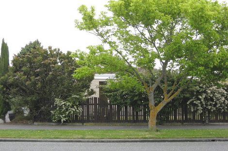 Photo of property in 2/185 Queenspark Drive, Parklands, Christchurch, 8083
