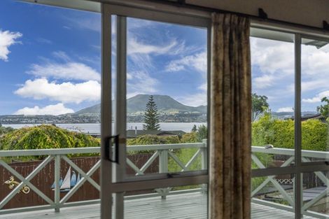 Photo of property in 19 Shera Street, Acacia Bay, Taupo, 3330