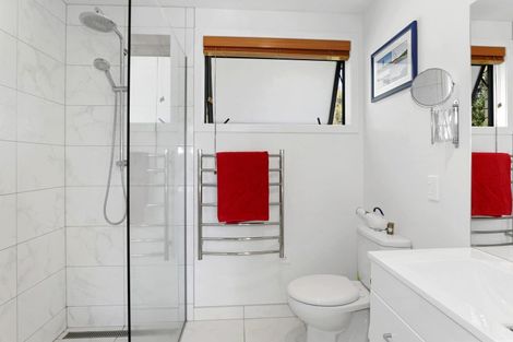 Photo of property in 16 Karaka Place, Kinloch, Taupo, 3377