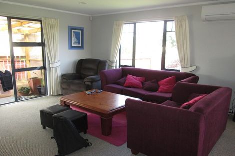 Photo of property in 35 Dalfield Place, Highbury, Palmerston North, 4412