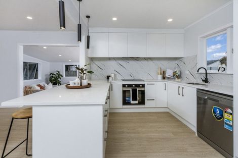 Photo of property in 2/22 Windy Ridge Road, Glenfield, Auckland, 0629