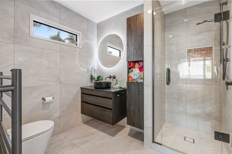 Photo of property in 2/26 James Street, Bayview, Auckland, 0629