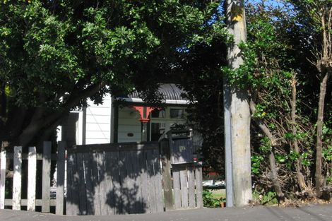 Photo of property in 87 Eden Street, Island Bay, Wellington, 6023