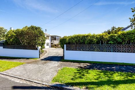 Photo of property in 10 York Crescent, Westown, New Plymouth, 4310