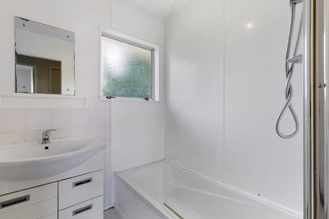 Photo of property in 4 Buisson Glade, West Harbour, Auckland, 0618