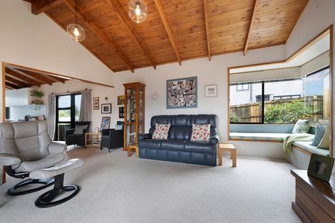 Photo of property in 1/24 Blacklock Avenue, Henderson, Auckland, 0612