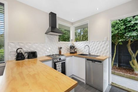 Photo of property in 2/5 Esher Place, Saint Martins, Christchurch, 8022