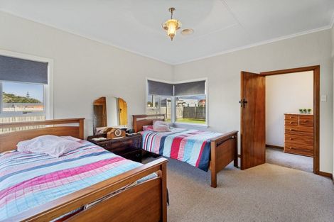 Photo of property in 17 Tasman Street, Opunake, 4616