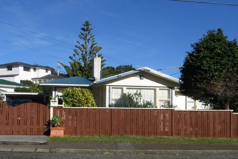 Photo of property in 22 Catherine Crescent, Paparangi, Wellington, 6037