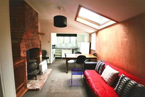 Photo of property in 66 Kelburn Parade, Kelburn, Wellington, 6012