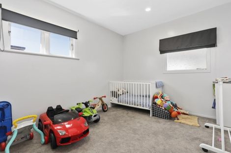 Photo of property in 11 Vanguard Road, Kelston, Auckland, 0602