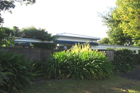 Photo of property in 201 Glenfield Road, Hillcrest, Auckland, 0627