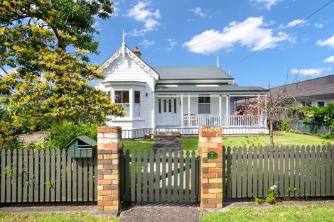 Photo of property in 6 Shortland Street, Regent, Whangarei, 0112