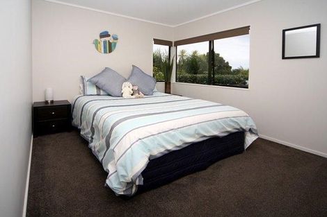 Photo of property in 14 Varlene Terrace, Forrest Hill, Auckland, 0620