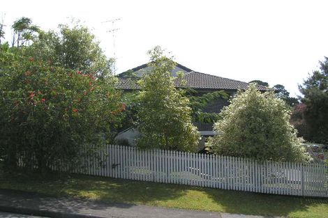 Photo of property in 8 La Roche Place, Northcote, Auckland, 0627