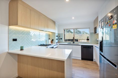 Photo of property in 55 Helleur Road, Massey, Auckland, 0614